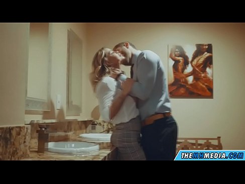 ❤️ Thaum ib tug busty blonde ntxias koj nyob rau hauv ib tug pej xeem chav dej ❤️  tawv porn  ntawm peb  ❌ Ib